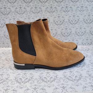 Nine West Agate Chelsea Booties Sz 9